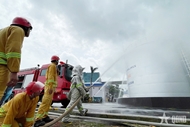 Quang Ninh holds exercise on fire prevention and fighting, SAR, and oil spill response